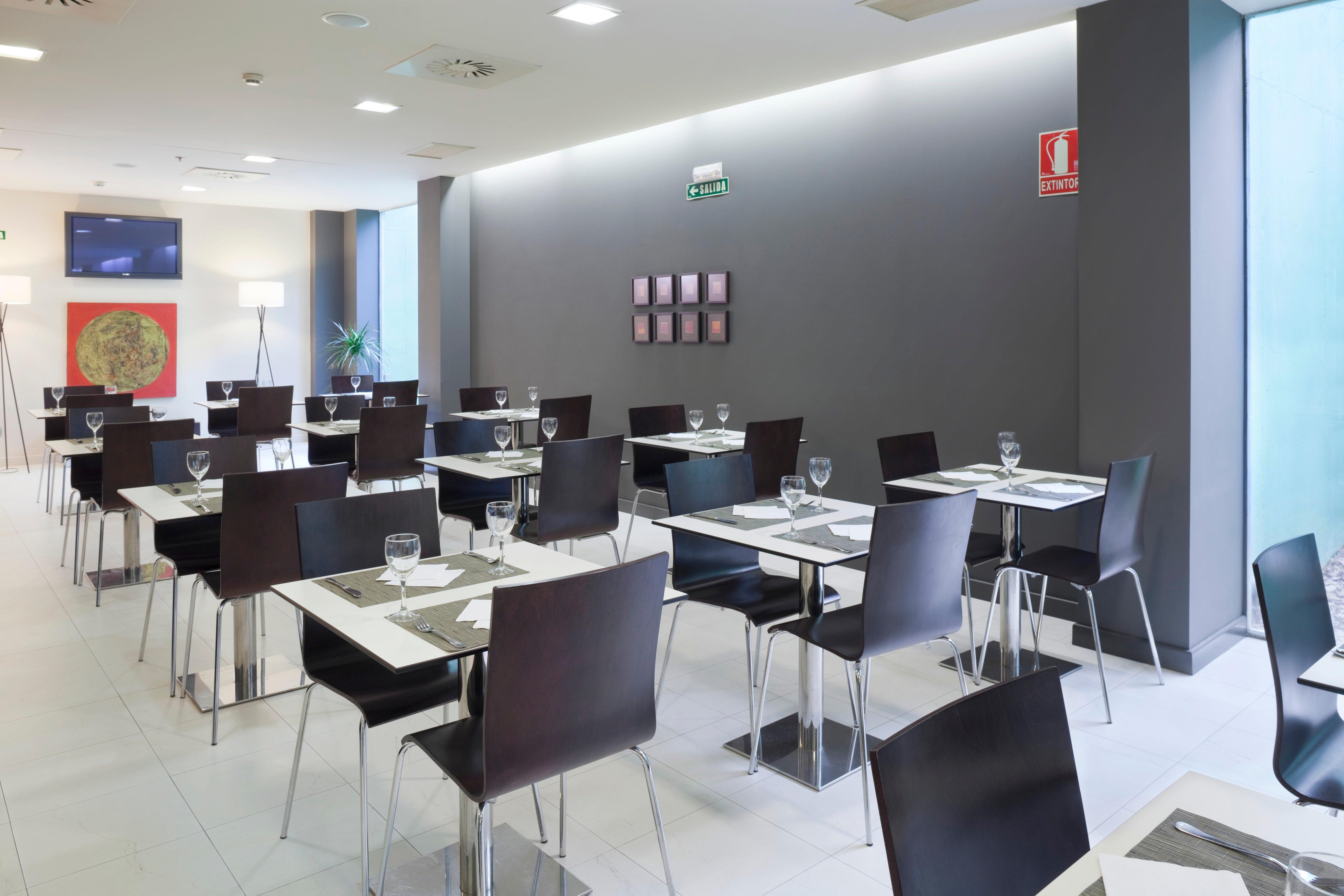 Holiday Inn Express Pamplona By Ihg Mutilva Baja Exterior foto