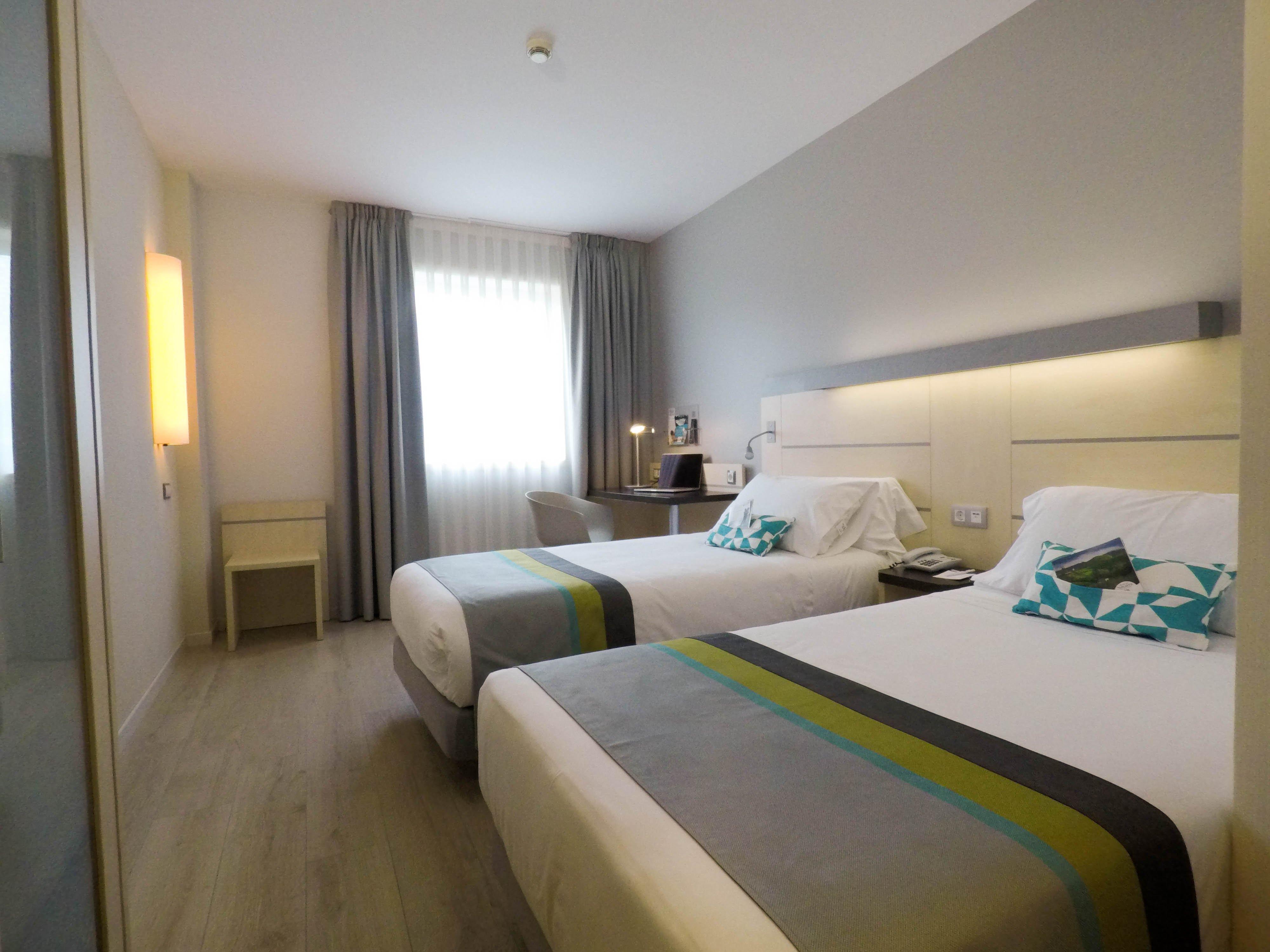 Holiday Inn Express Pamplona By Ihg Mutilva Baja Exterior foto