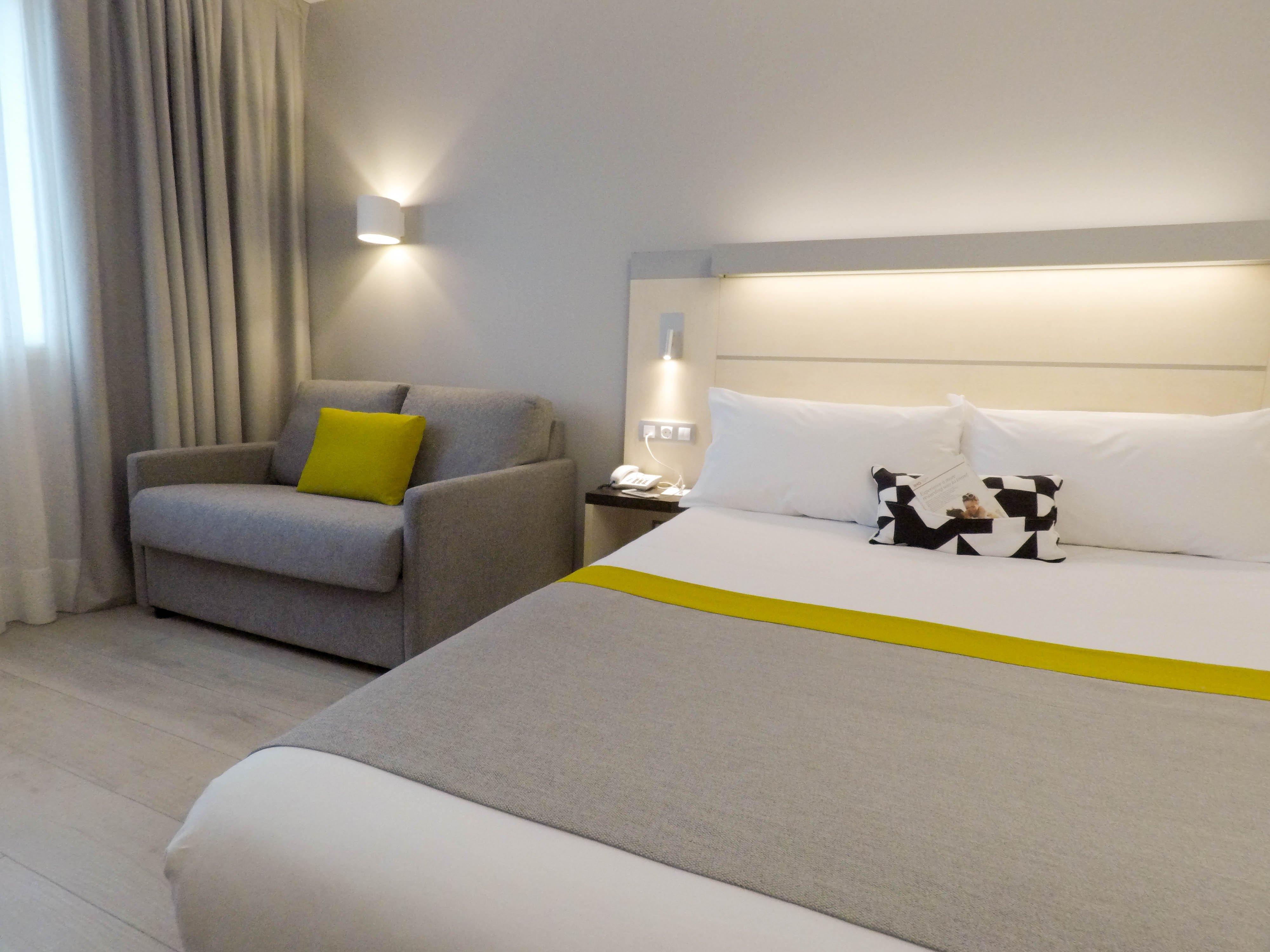 Holiday Inn Express Pamplona By Ihg Mutilva Baja Exterior foto