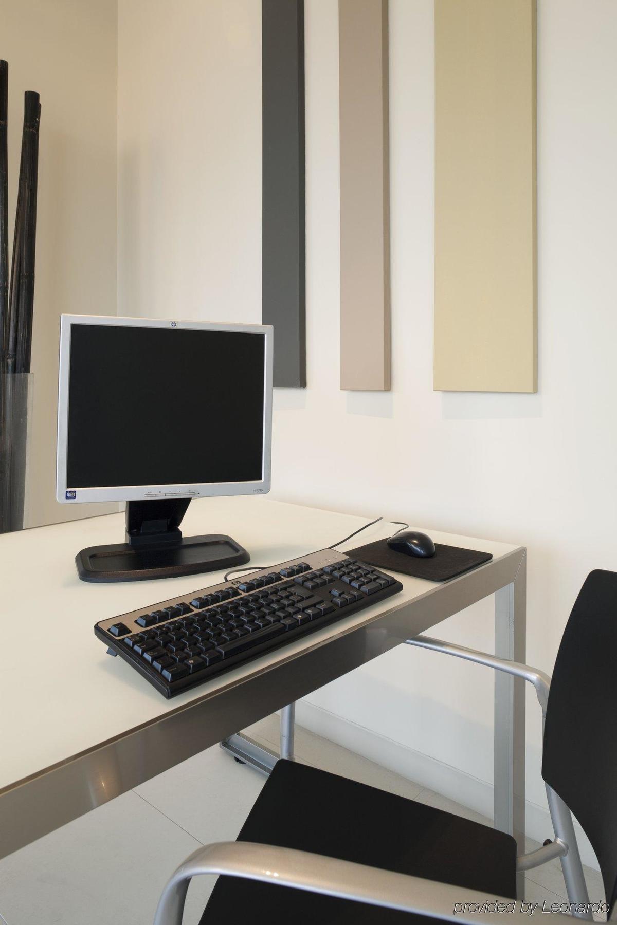 Holiday Inn Express Pamplona By Ihg Mutilva Baja Einrichtungen foto