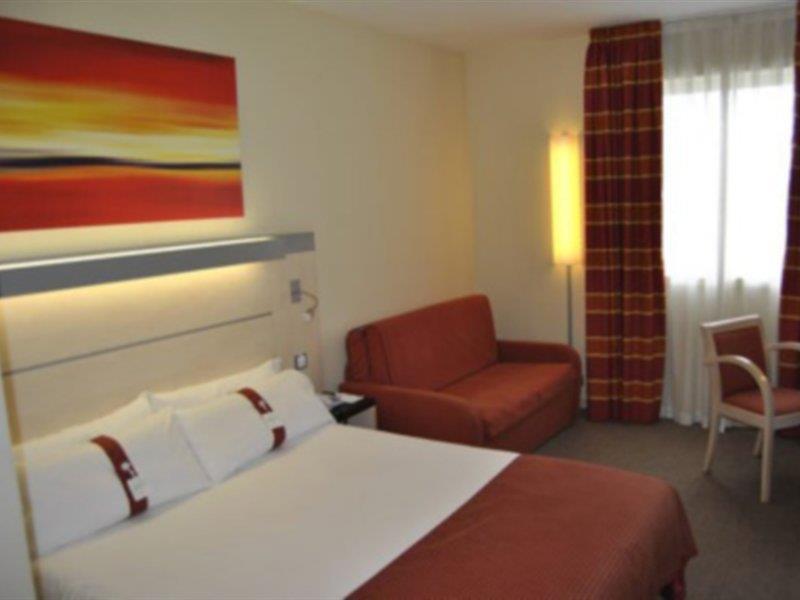 Holiday Inn Express Pamplona By Ihg Mutilva Baja Exterior foto