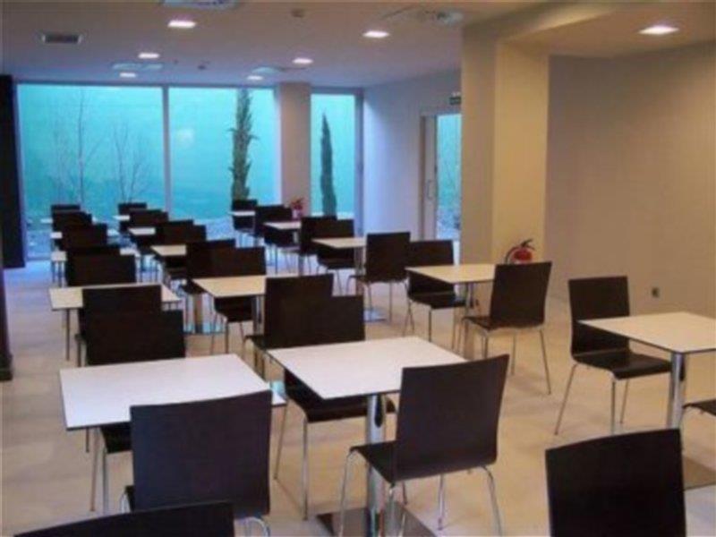 Holiday Inn Express Pamplona By Ihg Mutilva Baja Restaurant foto