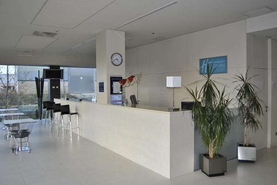 Holiday Inn Express Pamplona By Ihg Mutilva Baja Restaurant foto